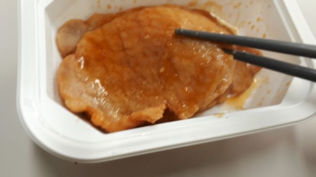 セブンイレブン柔らかく仕上げた豚ロース生姜焼