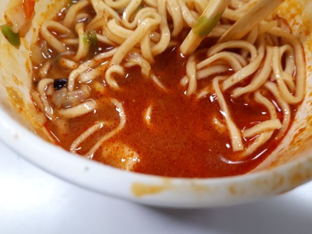 蒙古タンメン中本辛旨味噌　麺増量食べ応えアップ